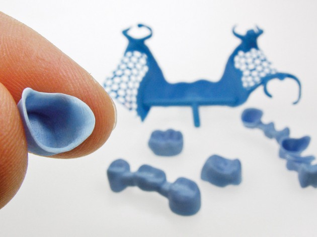 Egal ob Krone oder Brücke, Direkt-Schale, oder durchsichtige Zahnklammer Schiene, das 3D-Drucken revolutionierte die Dental-Produktion