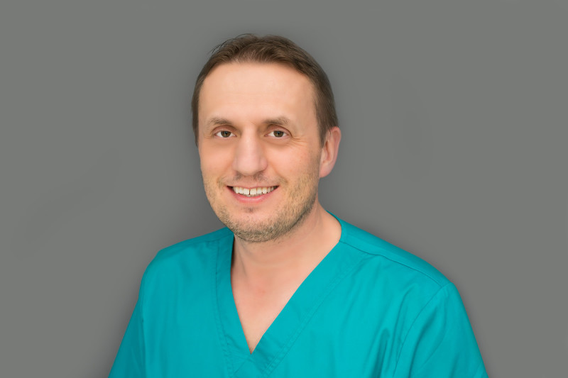 Dr. Attila Kámán - Gelencsér Dental Zahnklinik, Ungarn Dr. Attila Kámán - Gelencsér Dental Zahnklinik, Ungarn