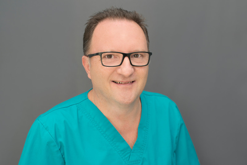Dr. Attila Kovács - Gelencsér Dental Zahnklinik, Ungarn