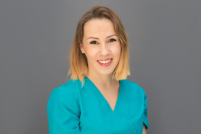 Dr. Dr. Kata Sasvári - Gelencsér Dental Zahnklinik, Ungarn