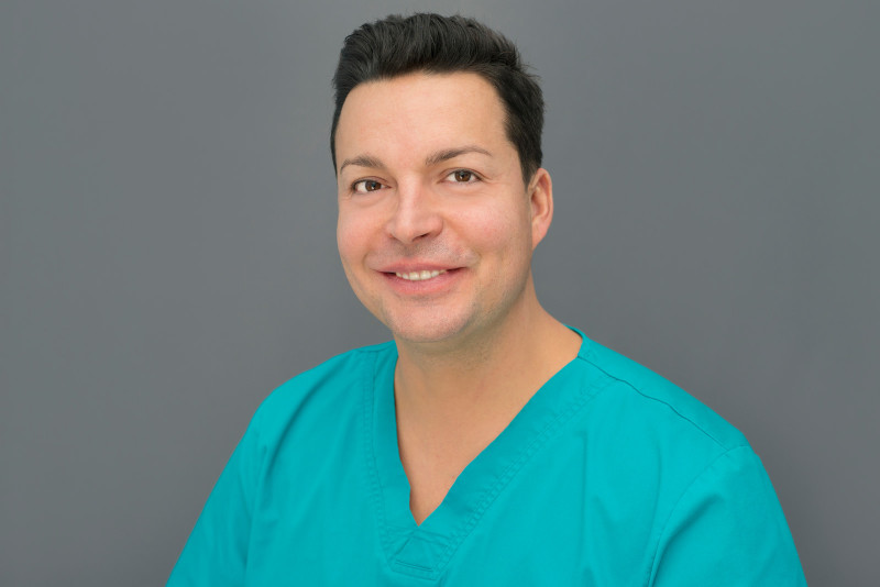 Dr. Kálmán Gelencsér - Gelencsér Dental Zahnklinik, Ungarn