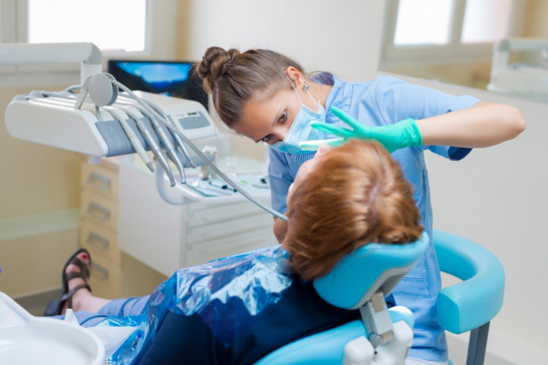 Vorbereitung für den Einsatz des Dental-Lasers Vorbereitung für den Einsatz des Dental-Lasers